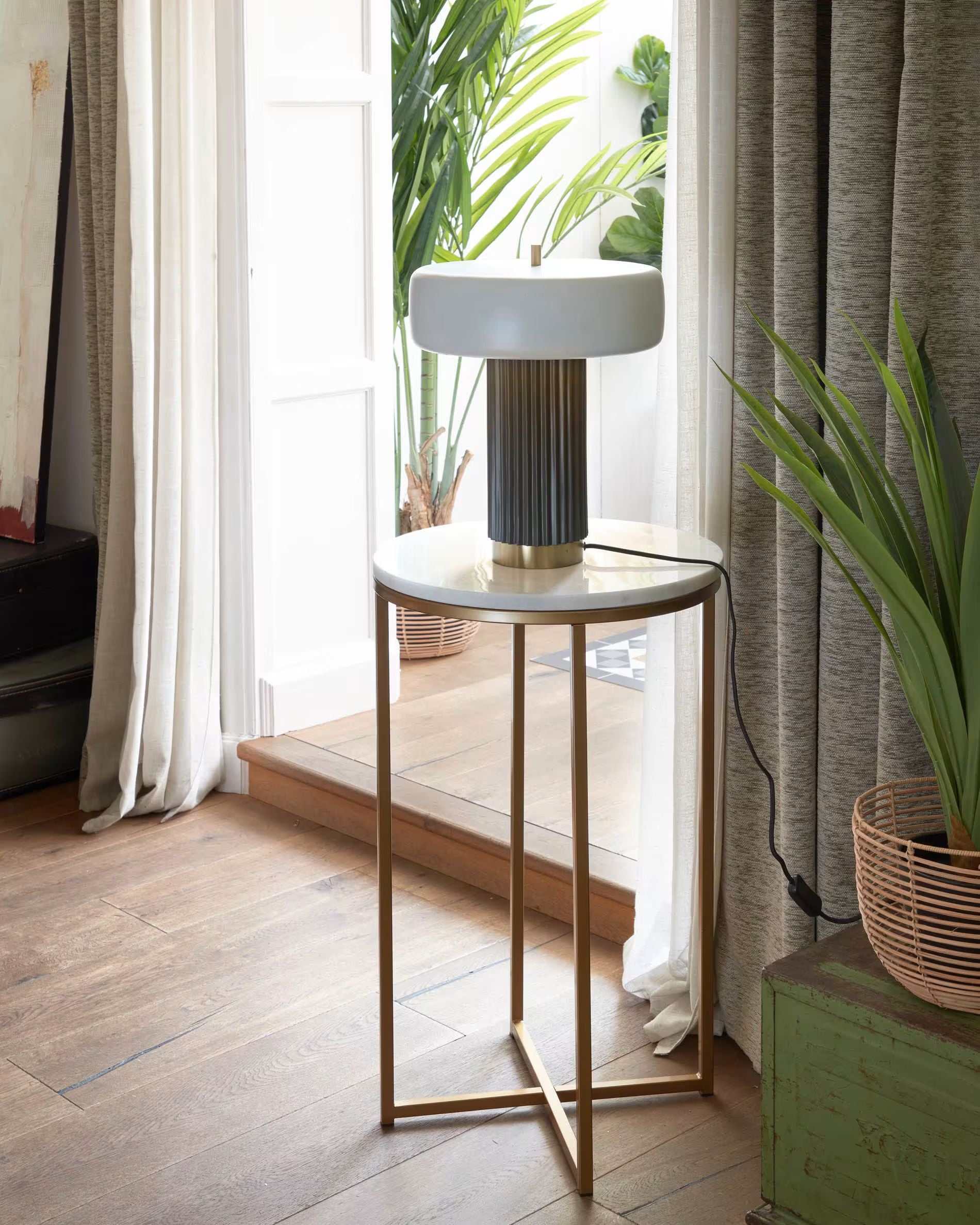 Metro Square side table in white marble and golden steel legs Ø 43 cm