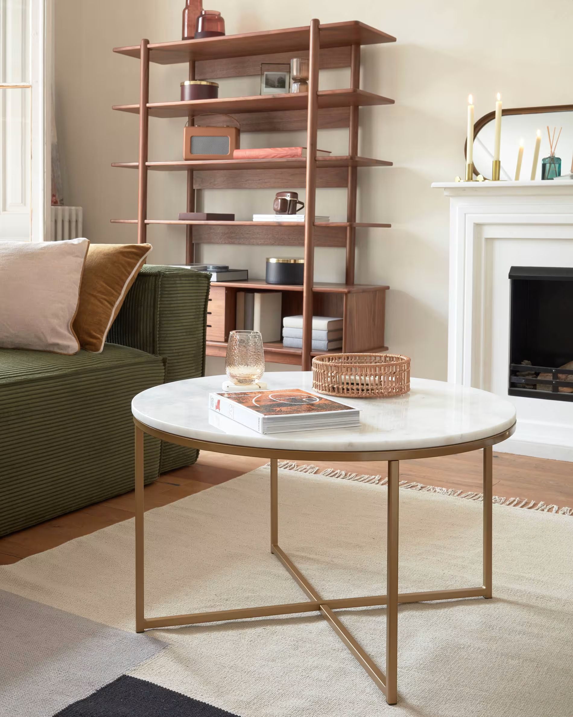 Metro coffee table in white marble and golden steel legs Ø 80 cm